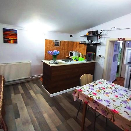 Hostel Pascalis Alesd Esterno foto