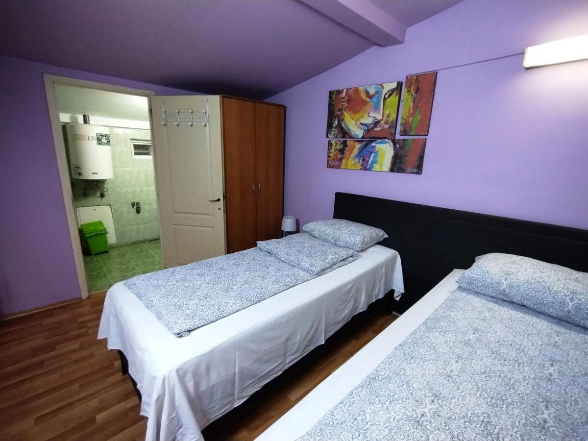 Hostel Pascalis Alesd Esterno foto