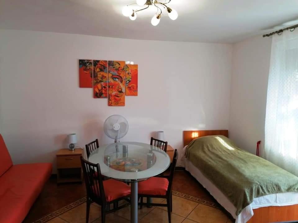 Hostel Pascalis Alesd Camera foto