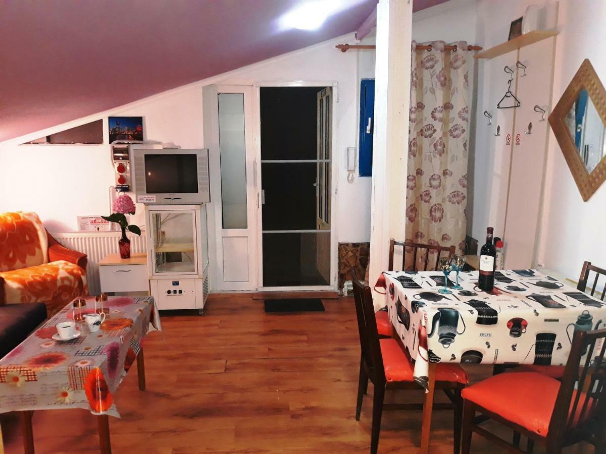 Hostel Pascalis Alesd Esterno foto