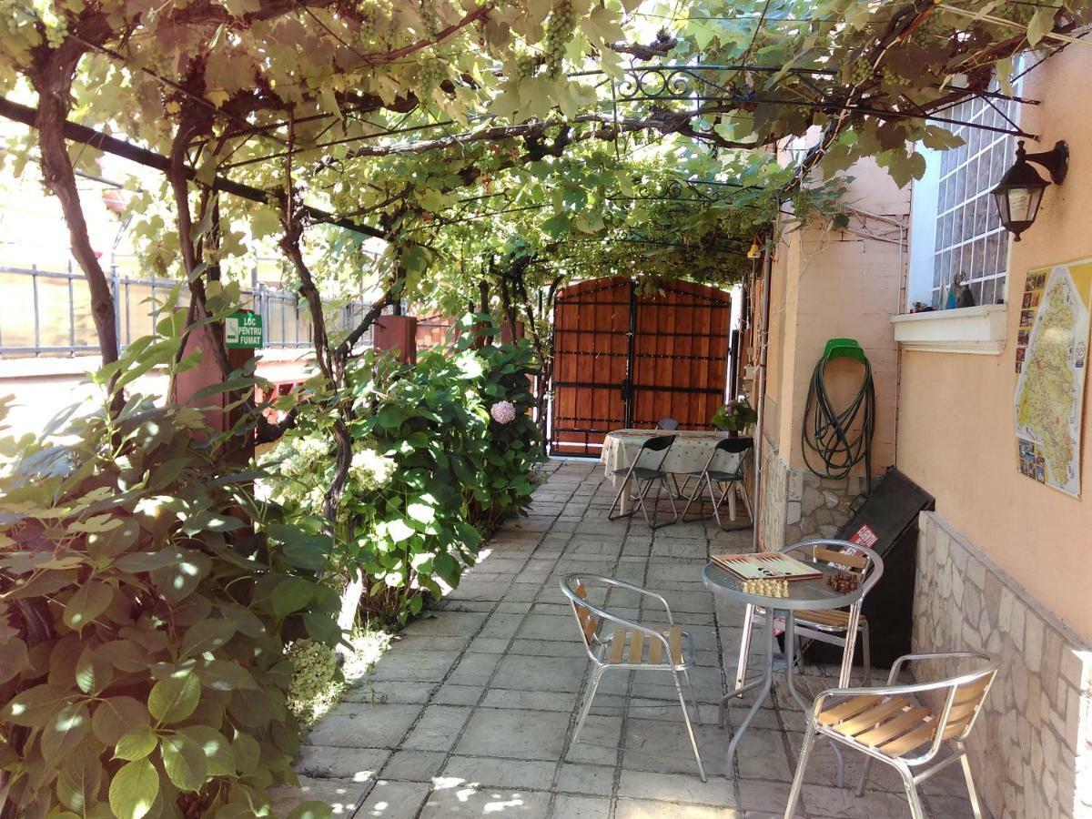 Hostel Pascalis Alesd Esterno foto