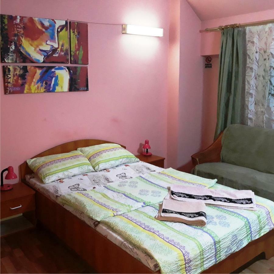 Hostel Pascalis Alesd Esterno foto